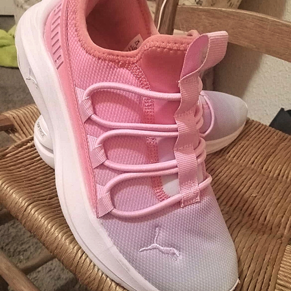 Lavender/pink puma tennis shoes